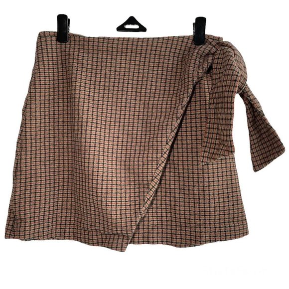 Aritzia Dresses & Skirts - Aritzia Wilfred Wrap-Front Skirt size 4